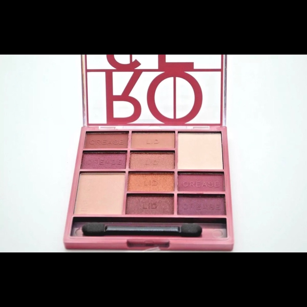 3- L.A Color eyeshadow palette